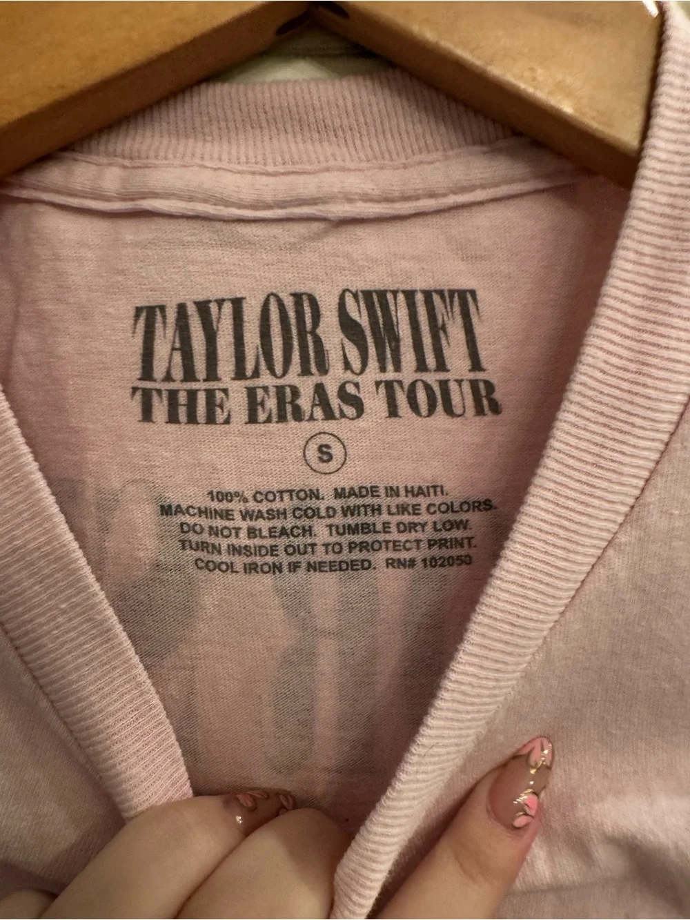 Taylor Swift Pink Graphic 'The Eras Tour' Photo Collage Tee - Picture 3 of 3